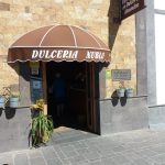 Capota fija instalada en local Dulcería Nublo