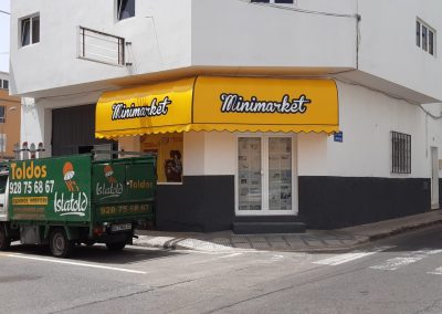 Capota fija instalada en Minimarket