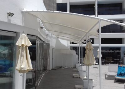 Instalación de toldo fijo