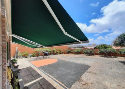 Toldo cofre instalado en vivienda