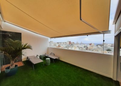 Toldo cofre instalado en vivienda