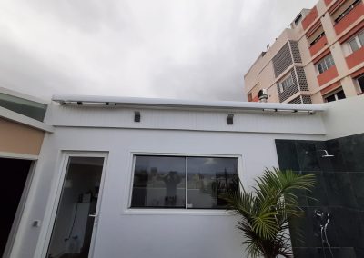 Toldo cofre instalado en vivienda